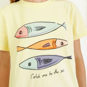Girls - Catch Me By The Sea T-Shirt